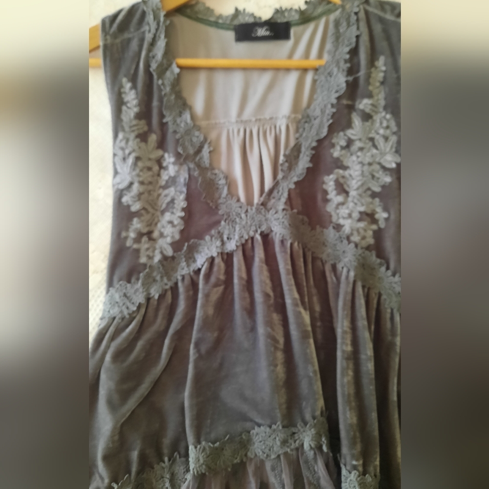 MIA Elegant Gray Velvet Top With Lace Detail